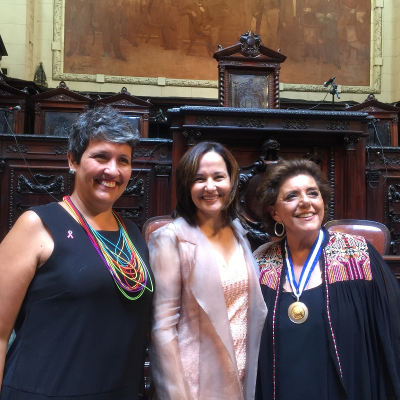 Laço Rosa recebe medalha Tiradentes