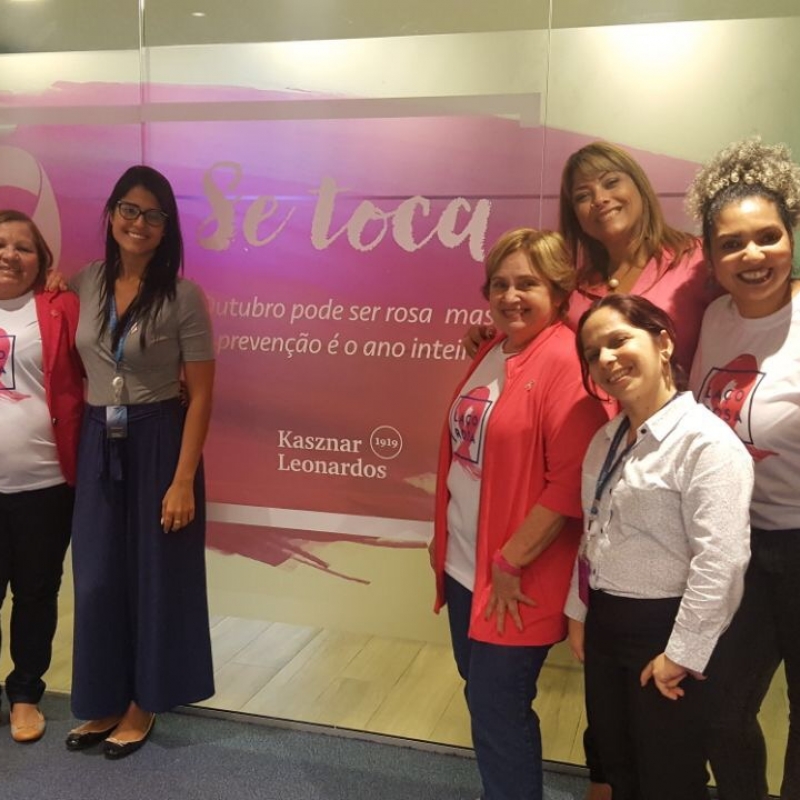 Kasnar recebe Laço Rosa